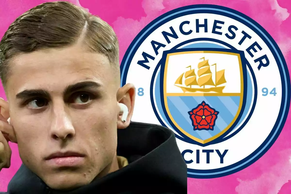 Un joven con auriculares aparece en primer plano junto al escudo del Manchester City sobre un fondo rosa.