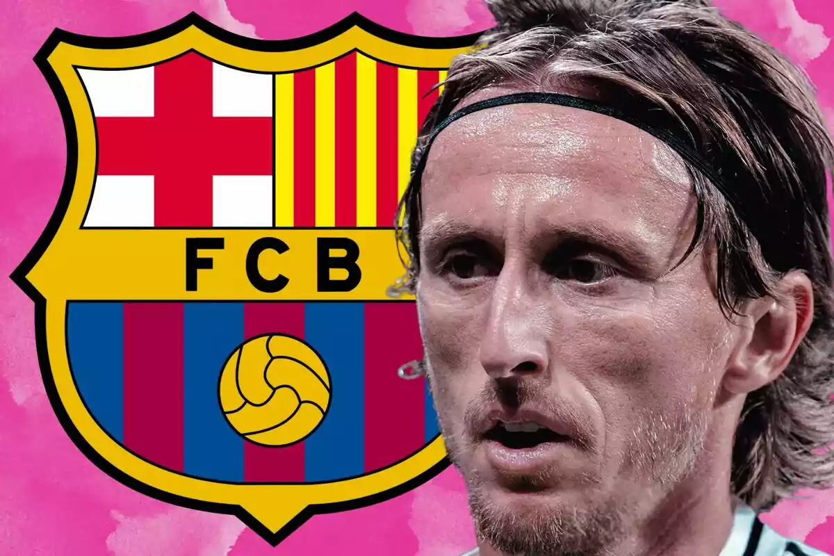 Un futbolista con cinta en la cabeza aparece en primer plano frente al escudo del FC Barcelona sobre un fondo rosa.