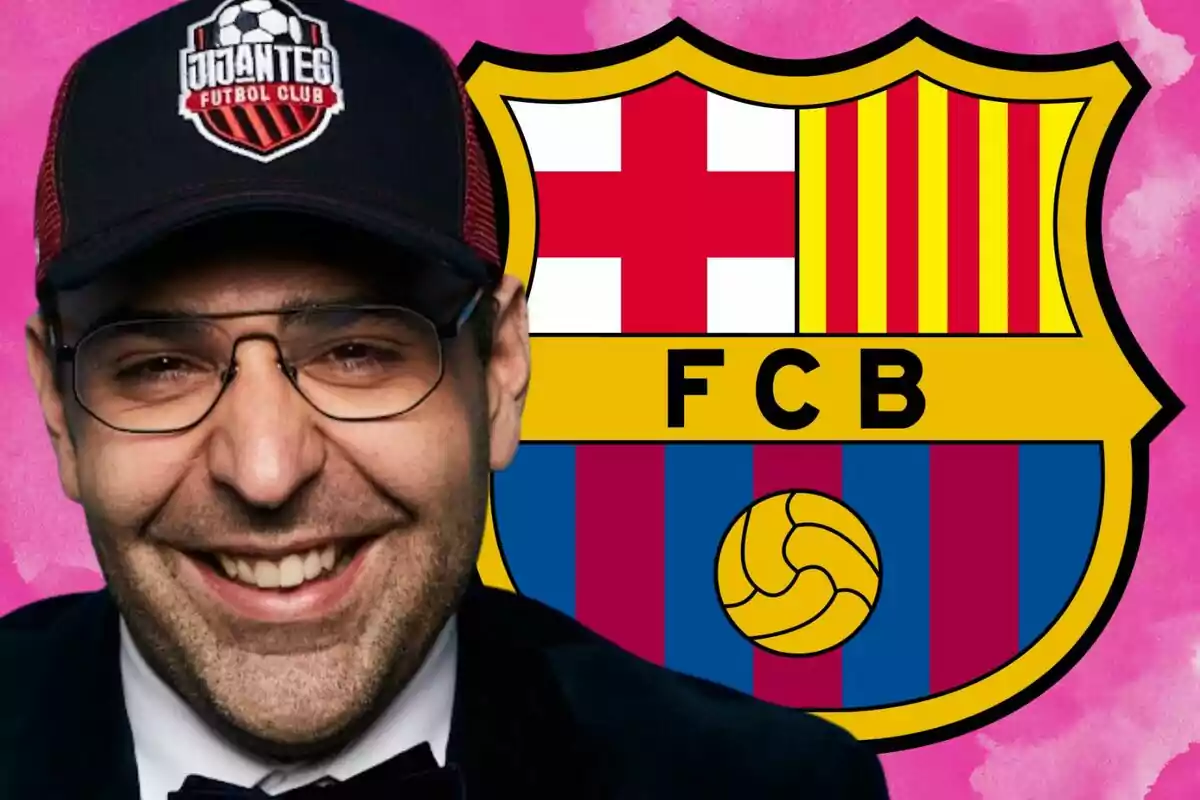Smiling man with glasses and a VJantes Futbol Club cap in front of the FC Barcelona crest against a pink background