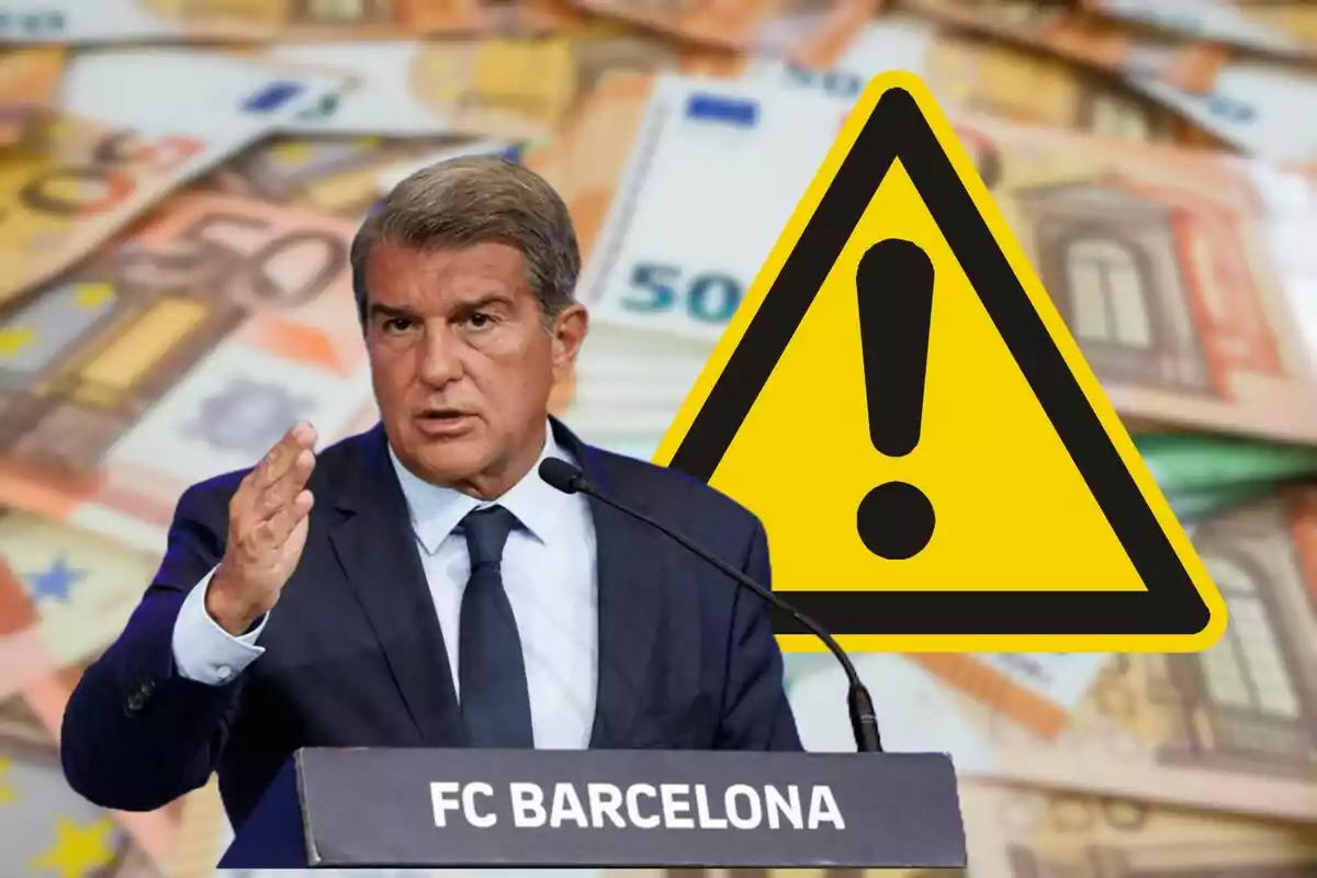 Un hombre en traje hablando en un podio con el logo de FC Barcelona, con billetes de euro y un signo de advertencia en el fondo.