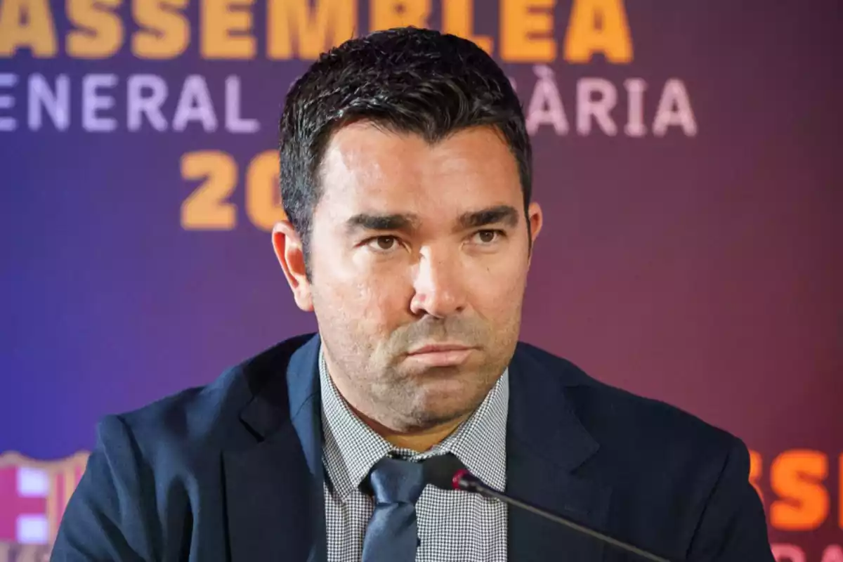 Deco, director deportivo del Barça, en una rueda de prensa