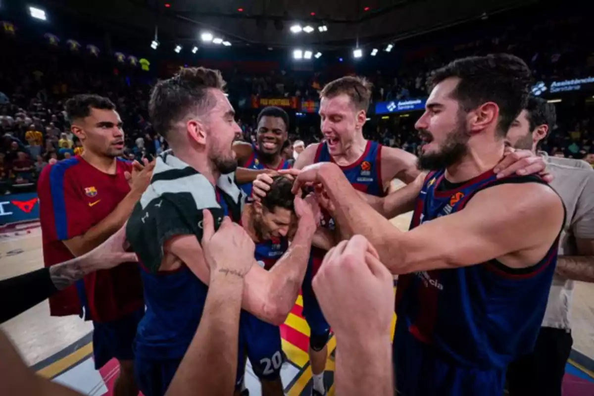 El Barça celebrando la victoria ante la Virtus