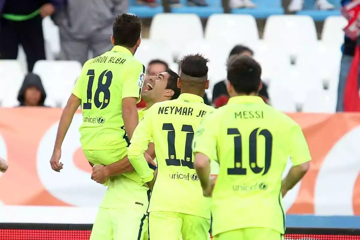 Messi, Neymar, Jordi Alba y Luis Suárez gritando un gol con la camiseta del FC Barcelona