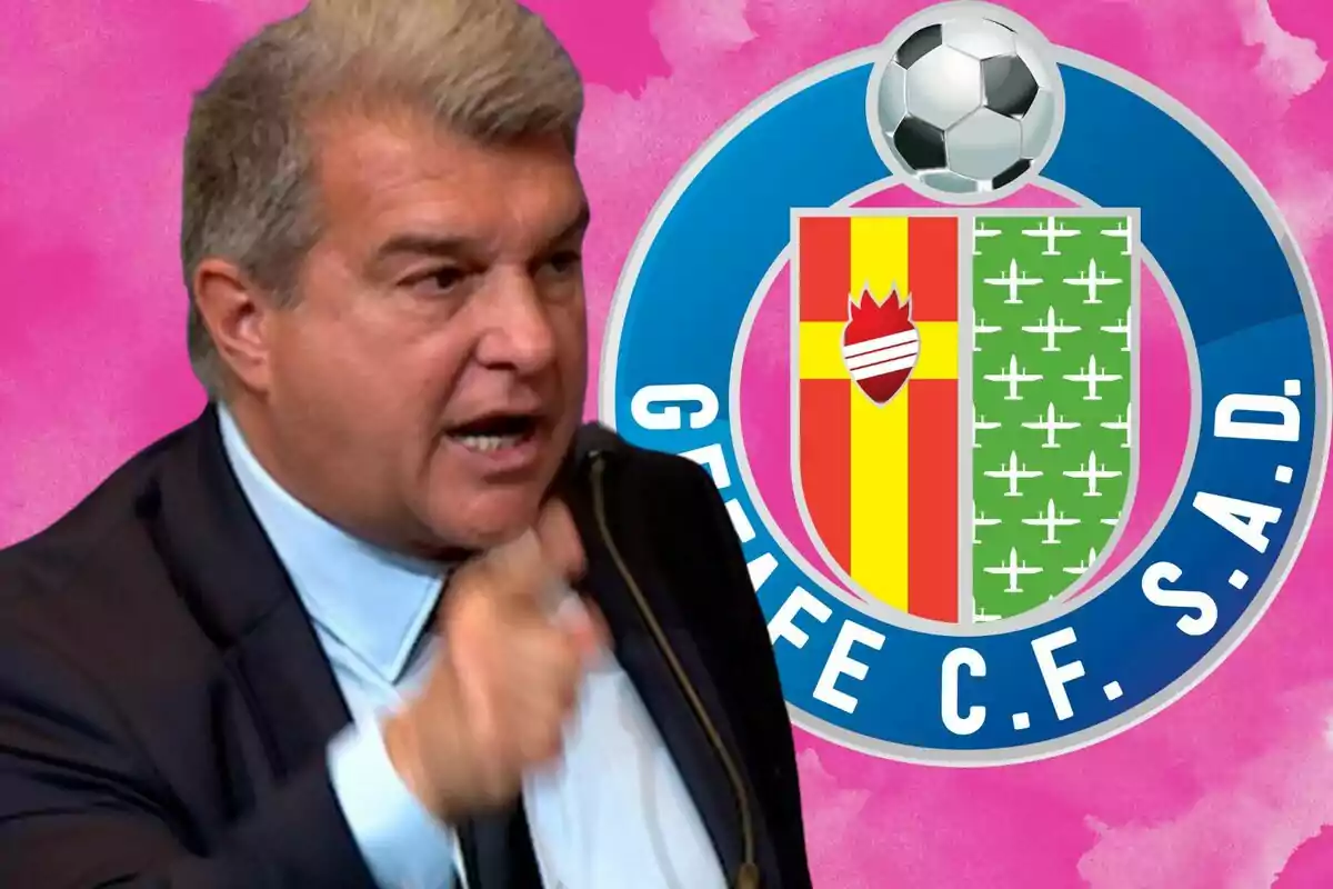 Un hombre hablando apasionadamente con el logo del Getafe C.F. S.A.D. de fondo sobre un fondo rosa.