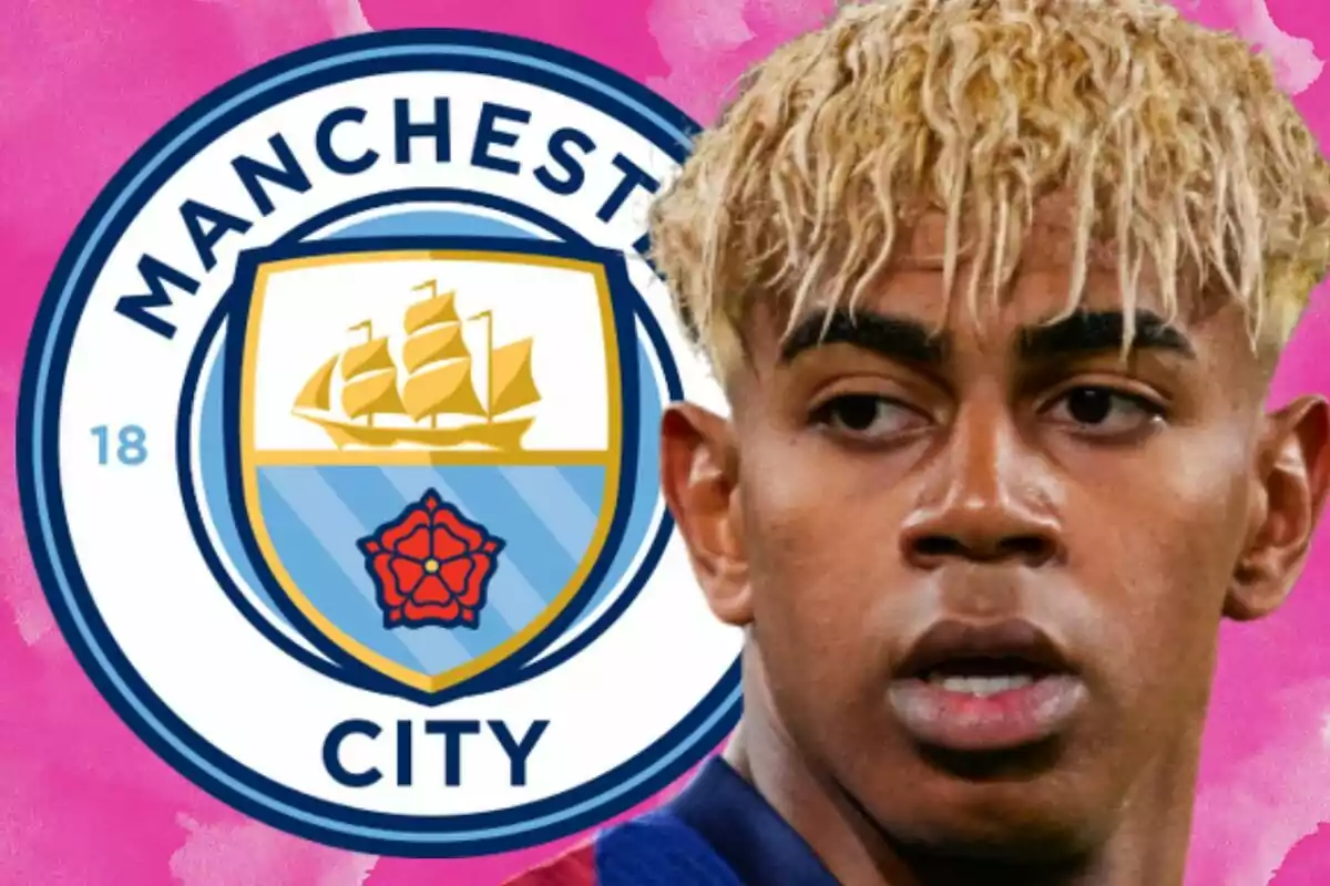 Un jugador de fútbol con cabello rubio aparece frente al escudo del Manchester City sobre un fondo rosa.