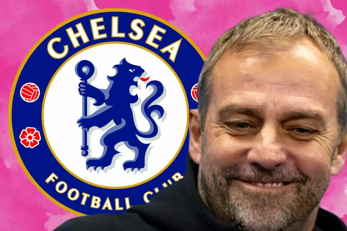 Hombre sonriente en primer plano con el escudo del Chelsea Football Club de fondo sobre un fondo rosa.