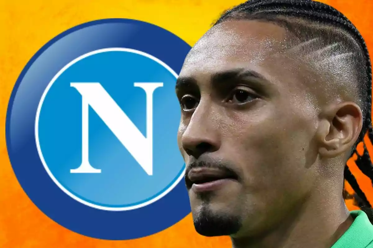 Soccer player with braids and a green jersey in the foreground, with the Napoli crest in the background against an orange backdrop