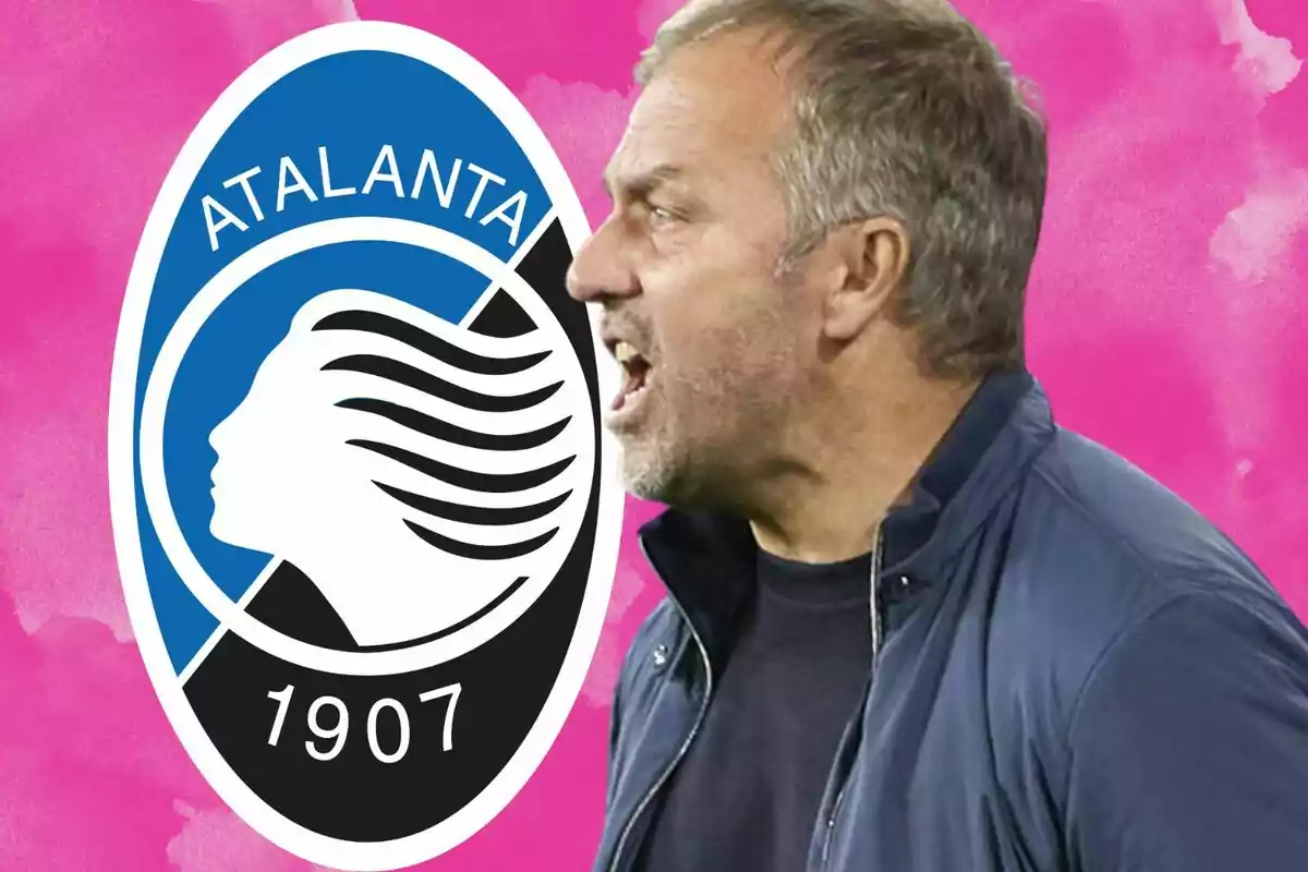 Un hombre de perfil gritando con el logo del club Atalanta al fondo sobre un fondo rosa.