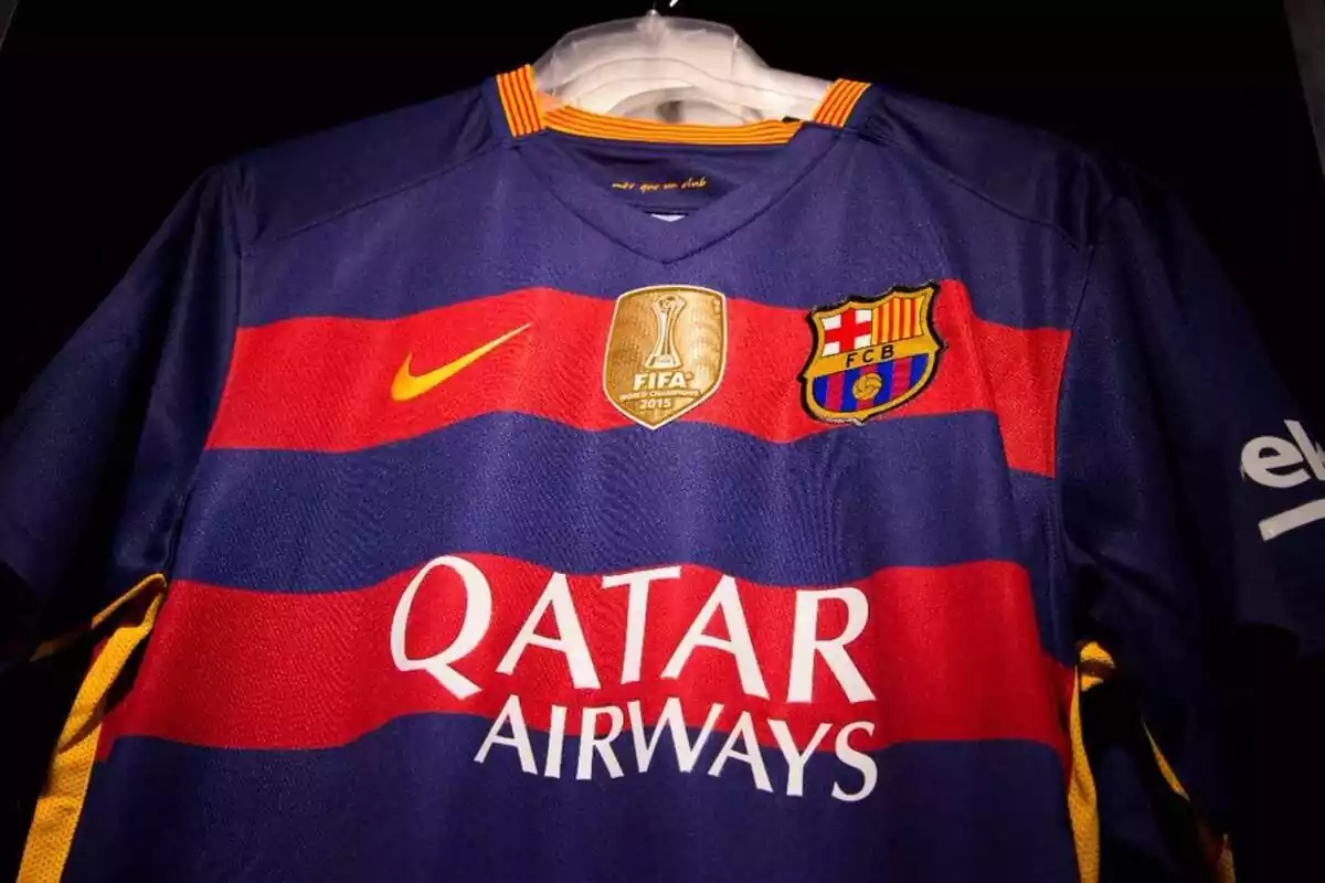 La camiseta azulgrana del FC Barcelona, con el parche de campeón del mundial de clubes 2015