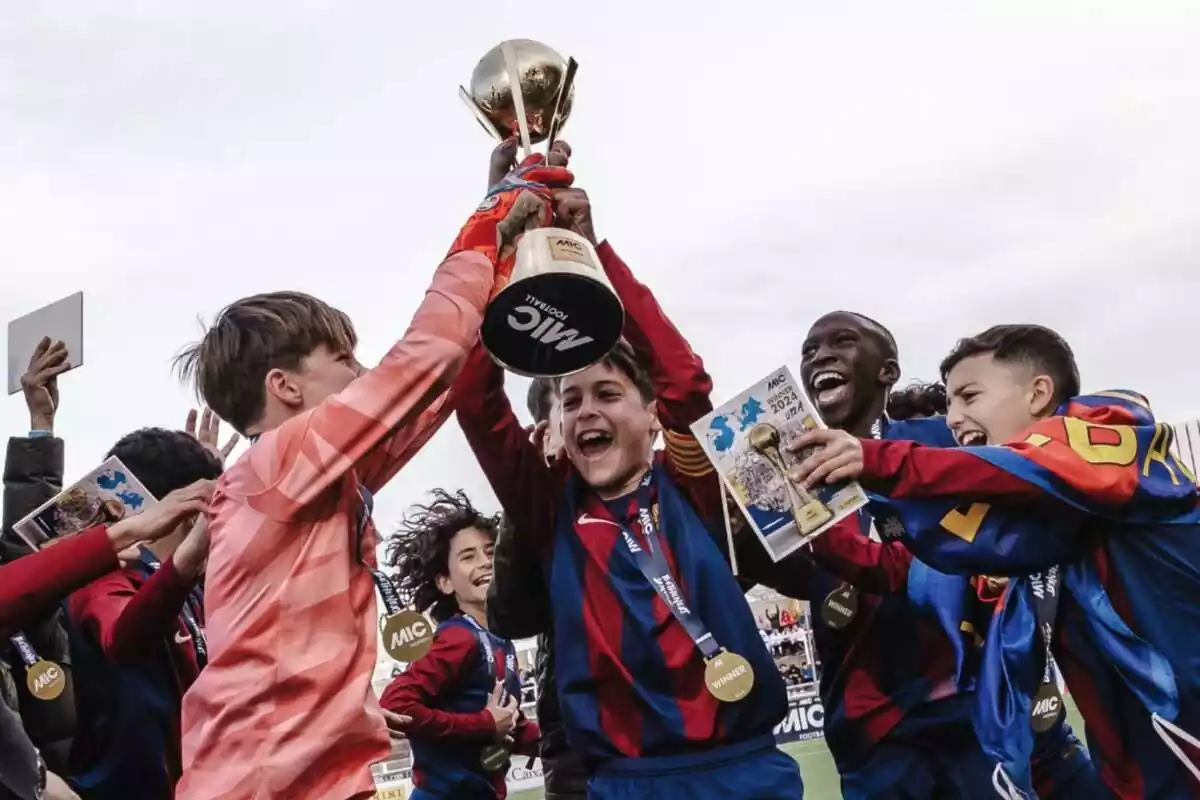 El FC Barcelona, campeón de la categoría sub 12 en el MIC