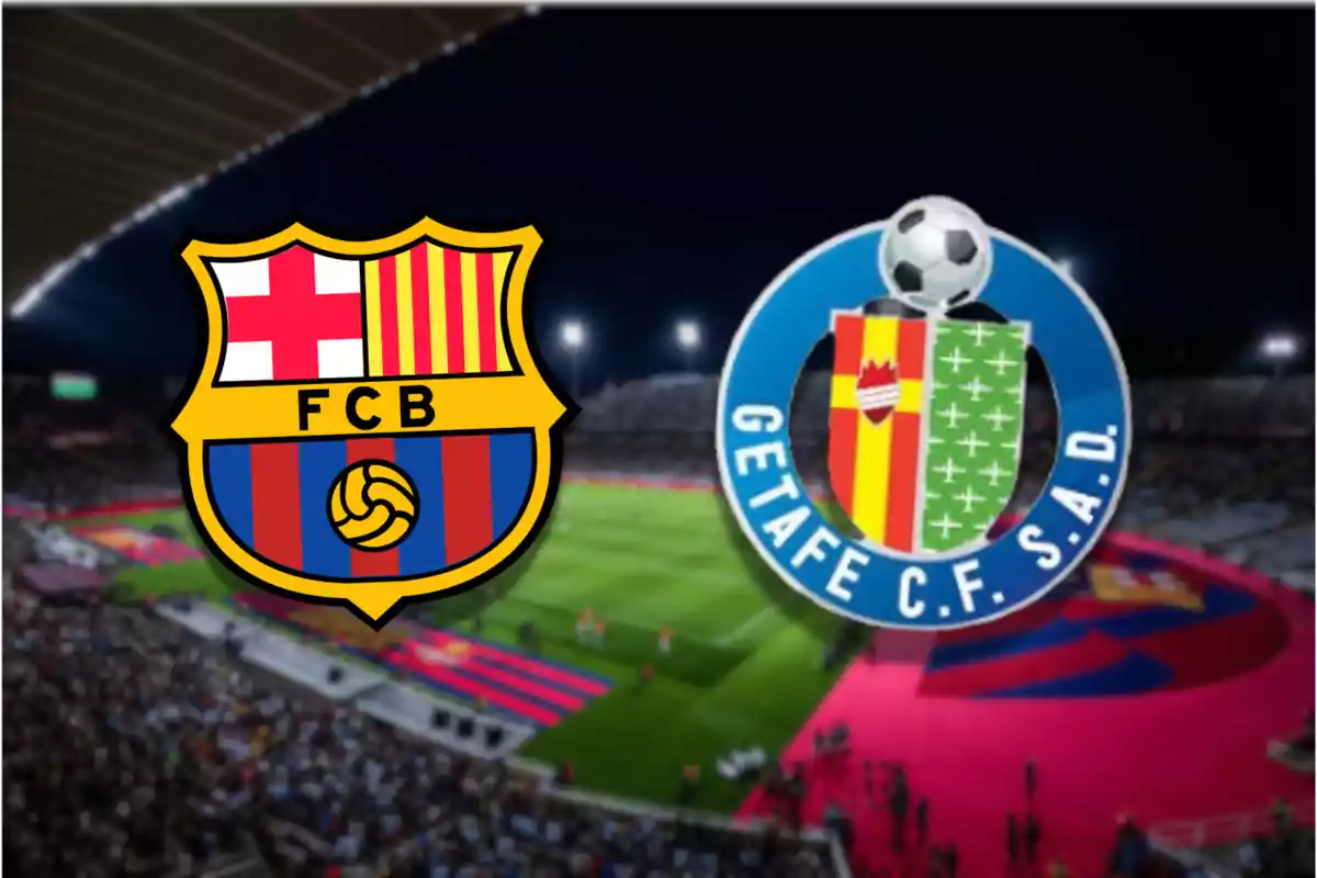 Escudos del FC Barcelona y Getafe CF en un estadio de fútbol.