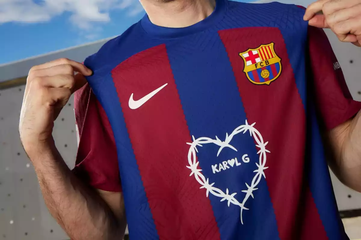 Camiseta Nike blaugrana del Barça con el patrocinio de Karol G