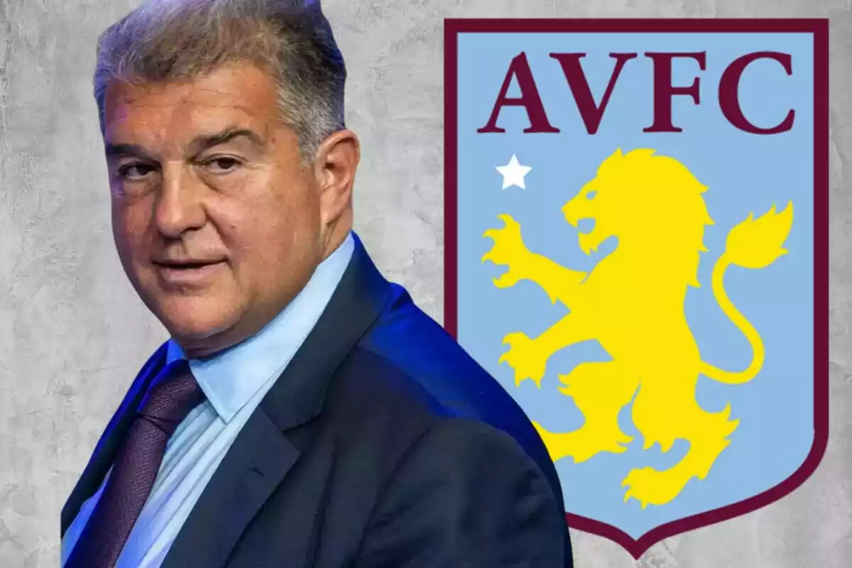 Hombre de traje frente al escudo del Aston Villa con un león amarillo sobre fondo azul.