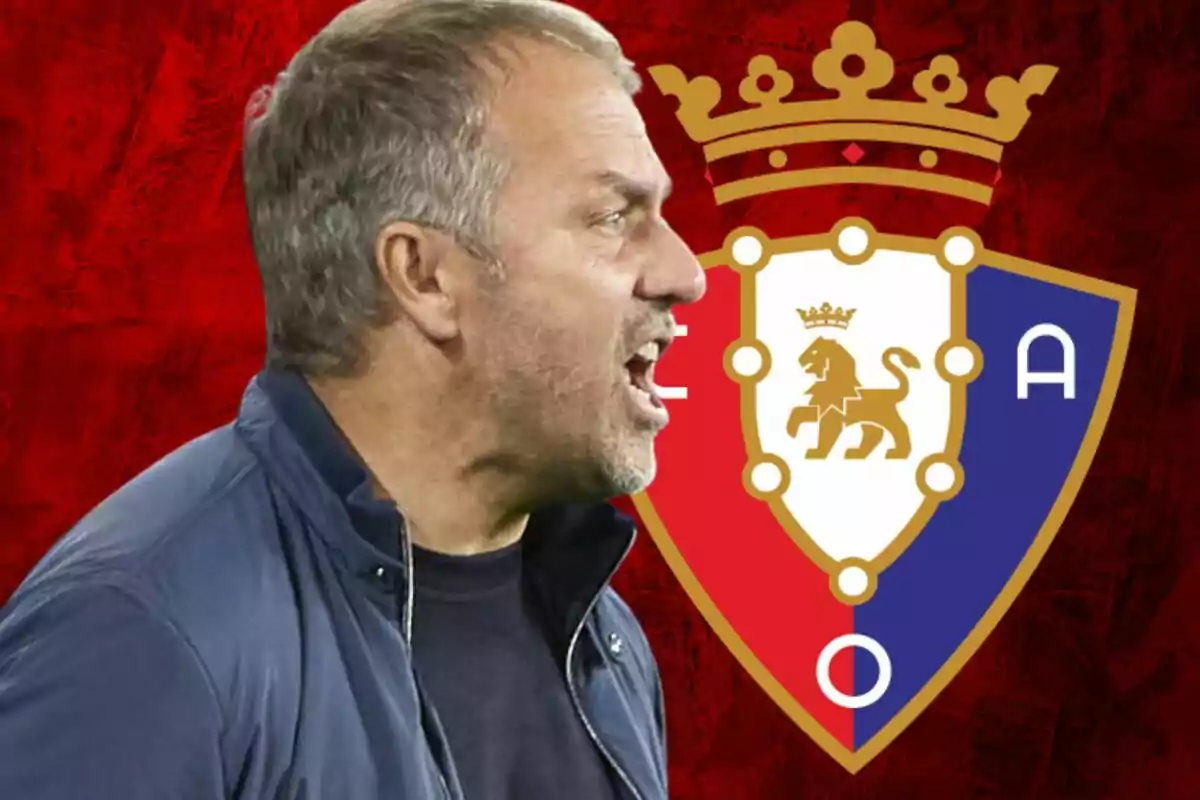 Un hombre de perfil gritando con el escudo del Club Atlético Osasuna de fondo.