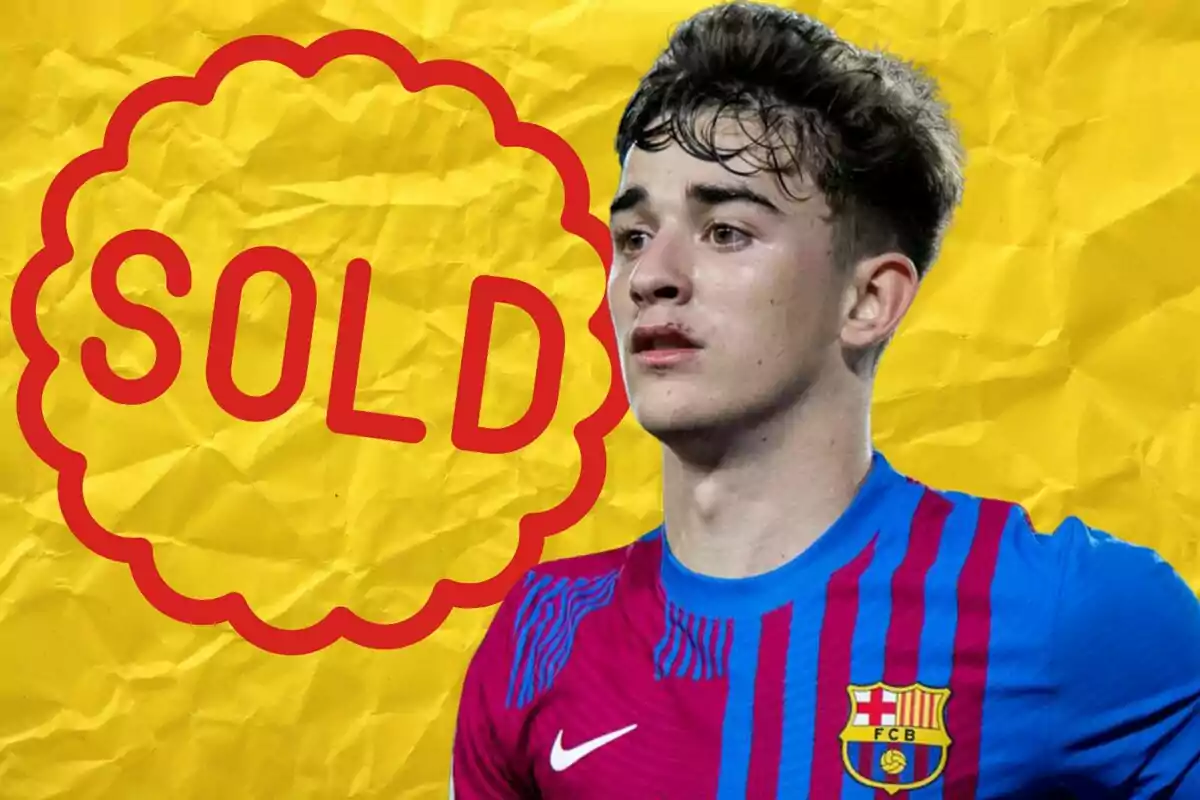 Un jugador de fútbol con la camiseta del FC Barcelona aparece en la imagen con la palabra "SOLD" en grande sobre un fondo amarillo.