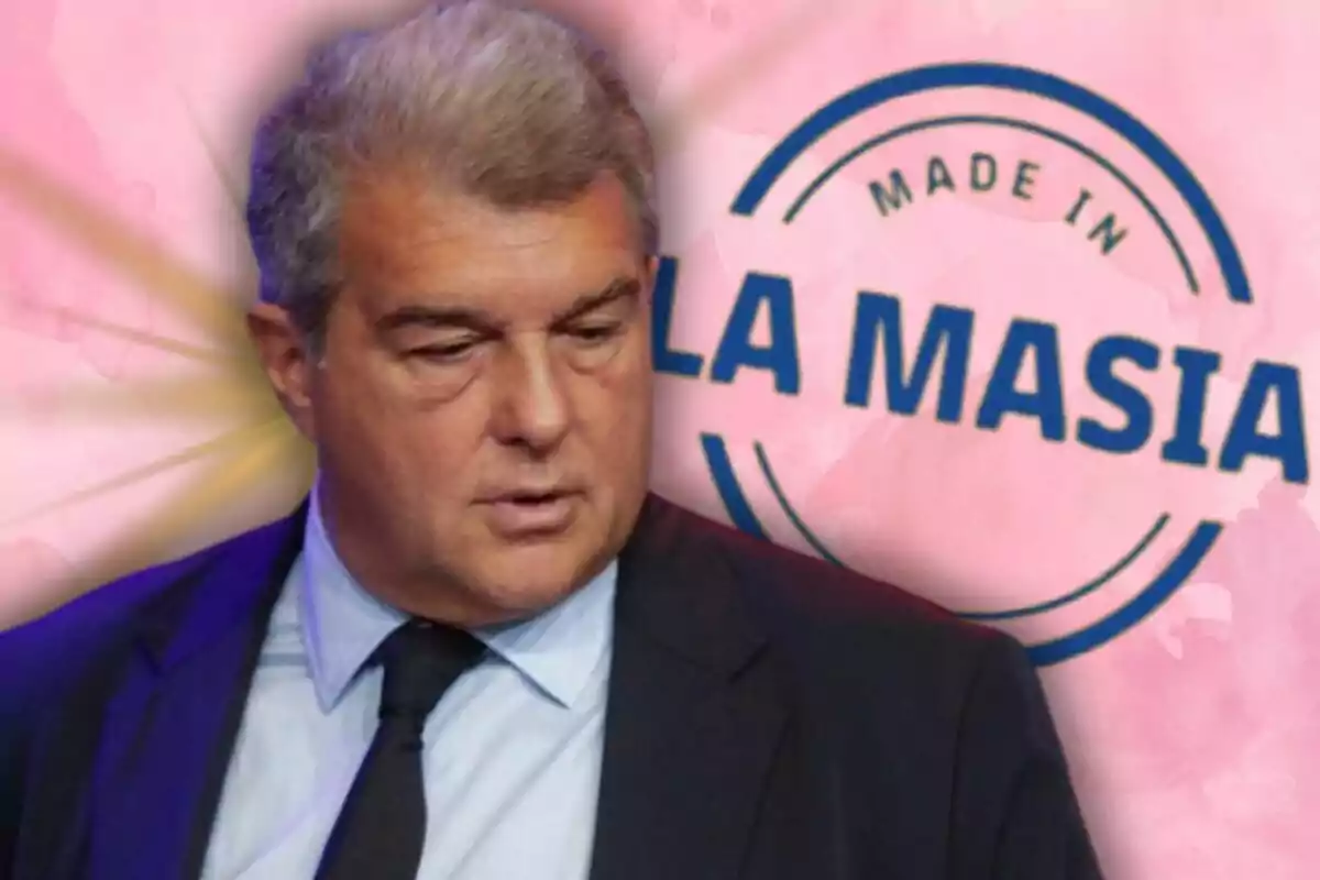 Hombre de traje y corbata frente a un fondo rosa con el texto "Made in La Masia".