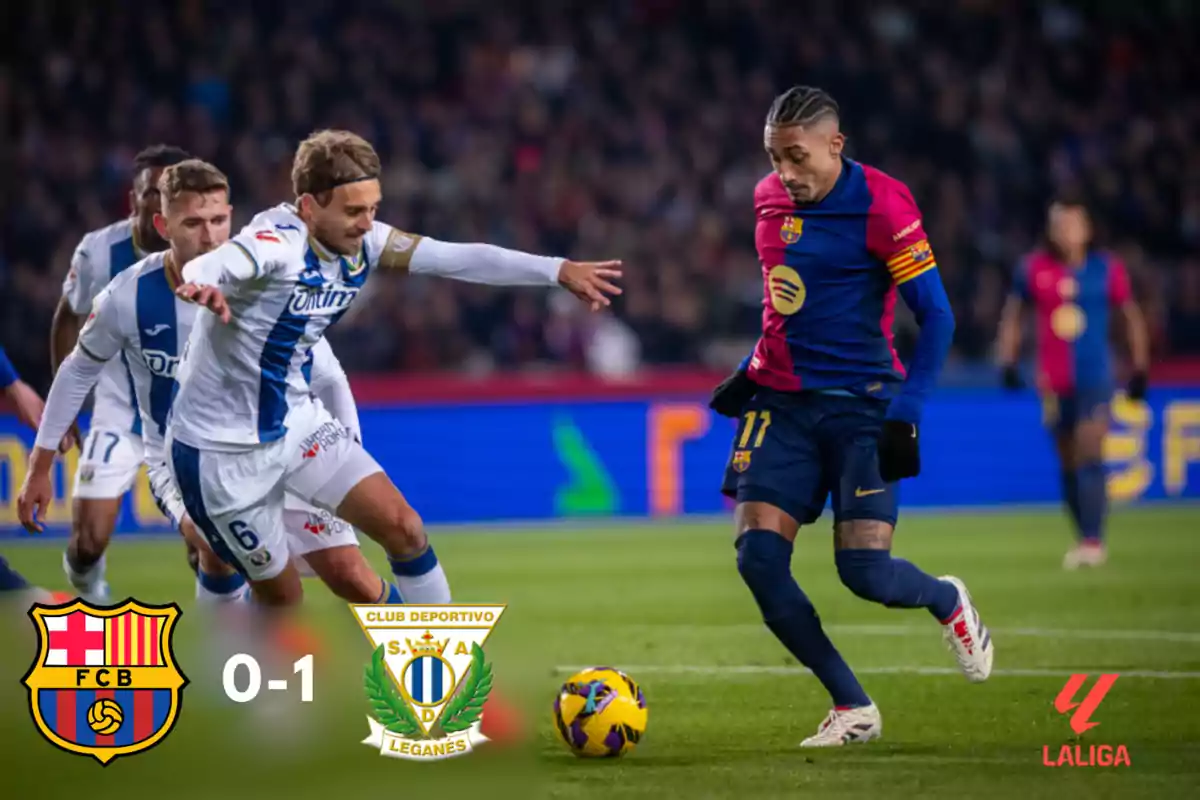 Jugadores de fútbol en acción durante un partido entre el FC Barcelona y el Club Deportivo Leganés con el marcador mostrando 0-1 a favor de Leganés en un partido de La Liga.