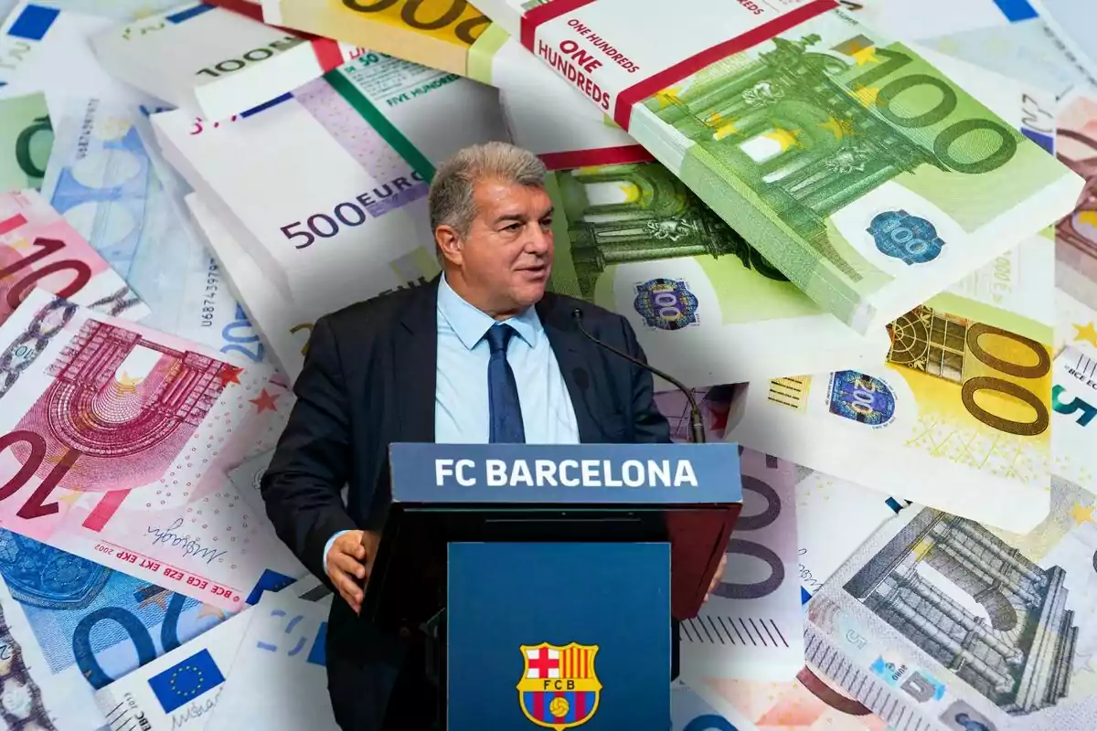 Un hombre en un podio con el logo del FC Barcelona, rodeado de billetes de euro.