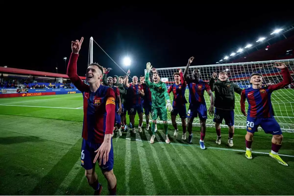 Jugadores del Barcelona Atlétic celebrando la victoria ante el Cultural Leonesa
