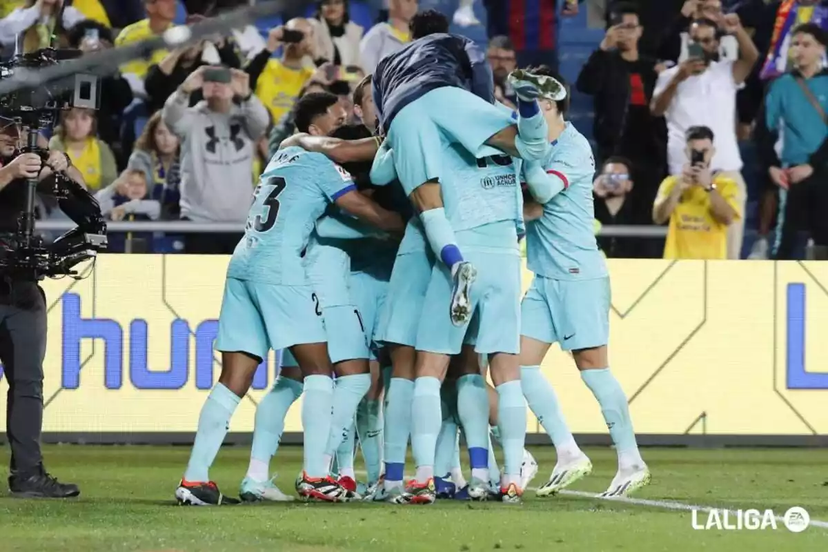 Los jugadores del Barça celebran la remontada en Las Palmas.
