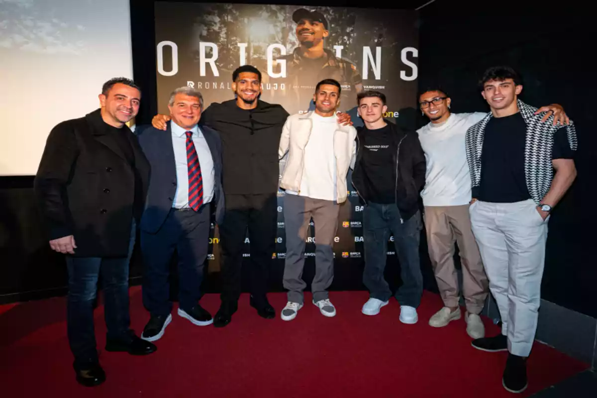 Miembros del Barça en la presentación del documental de Araújo.