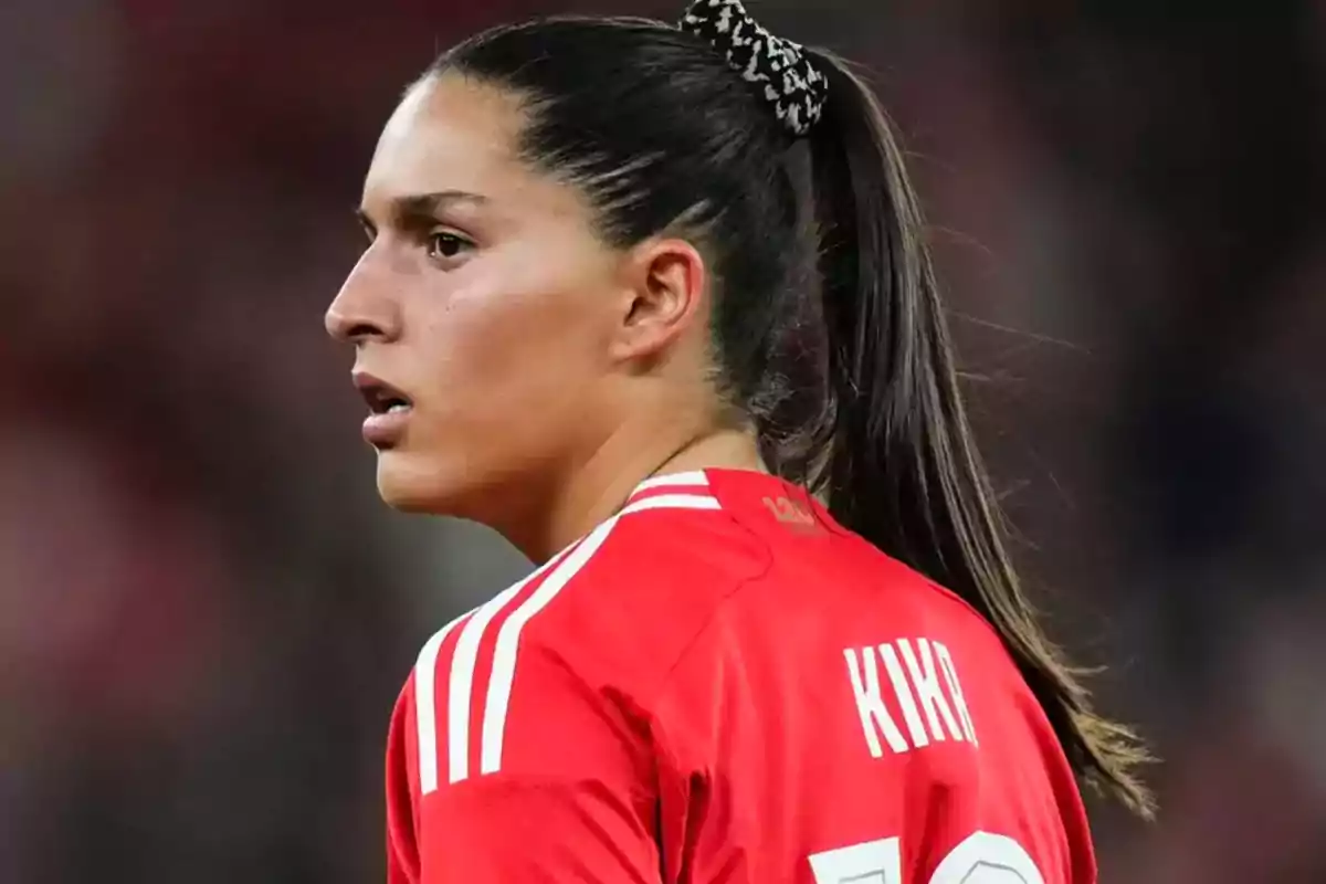 Kika Natareth con la camiseta del Benfica