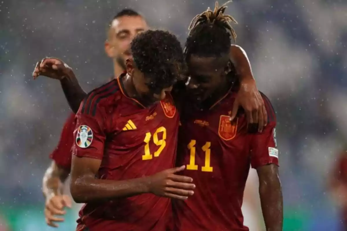 Lamine Yamal y Nico Williams celebrando un gol con la Selección Española