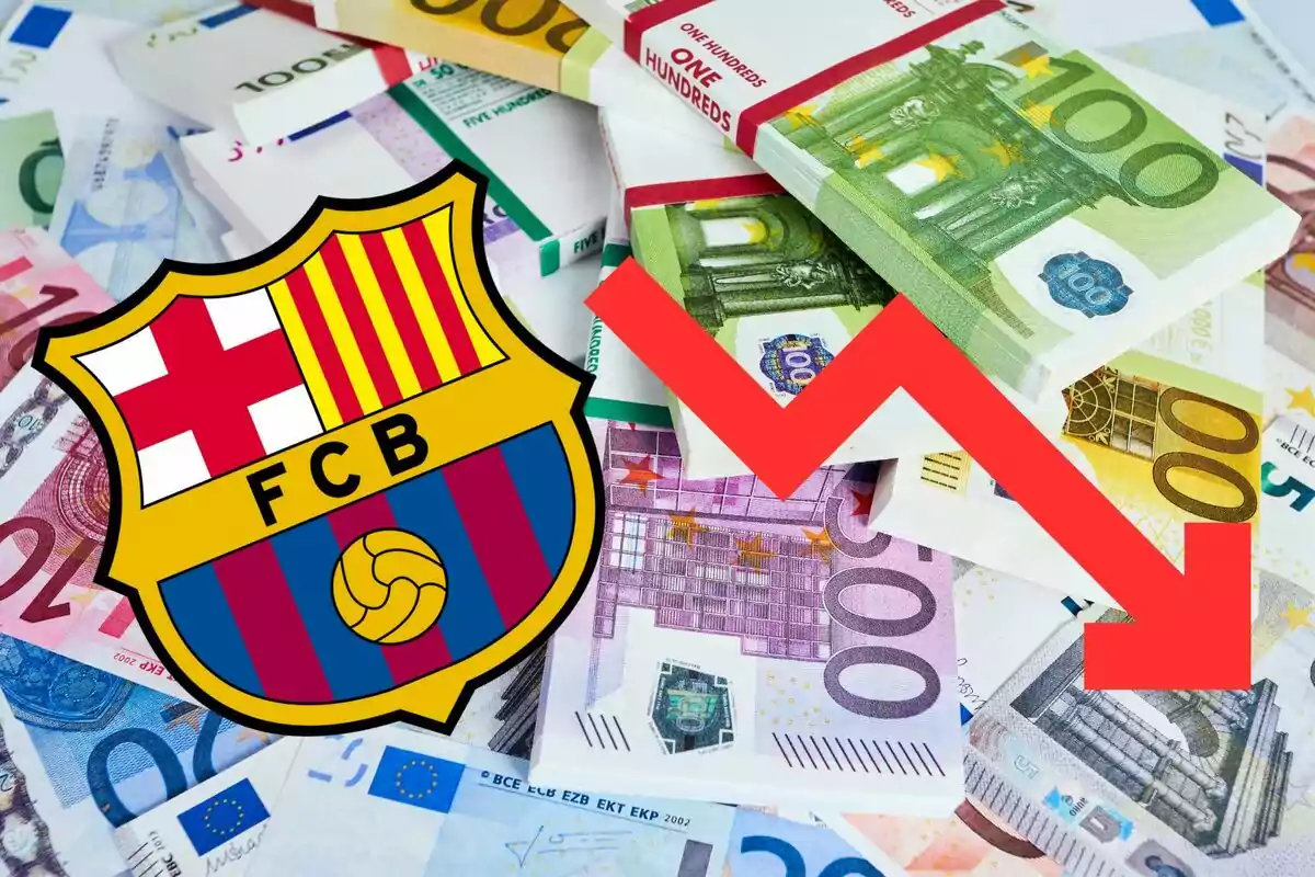 Logotipo del FC Barcelona sobre un fondo de billetes de euro con una flecha roja apuntando hacia abajo.