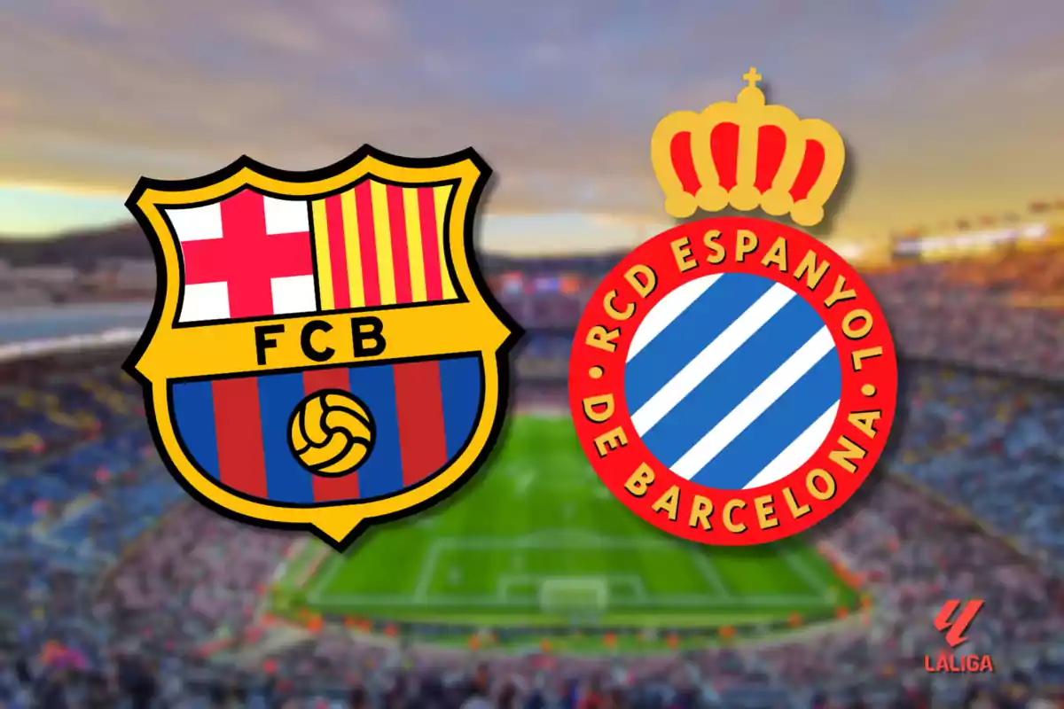 Escudos de los equipos de fútbol FC Barcelona y RCD Espanyol sobre un fondo de estadio.