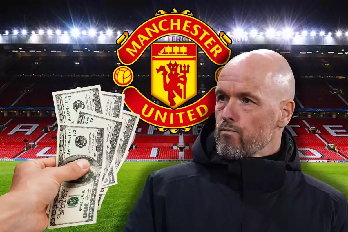 Un hombre con barba y chaqueta negra aparece en un estadio de fútbol con el logo del Manchester United detrás de él y una mano sosteniendo billetes de dólar en primer plano.