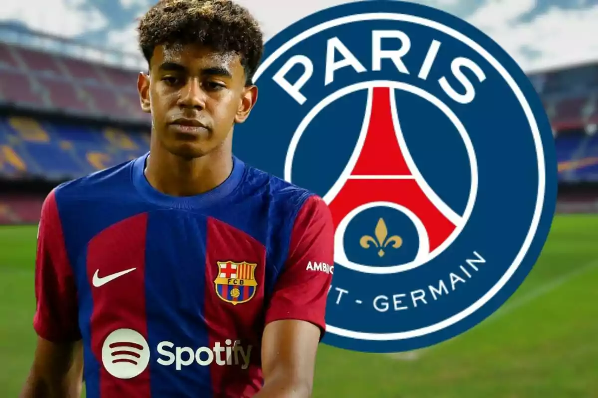 Un jugador del FC Barcelona con el logo del Paris Saint-Germain de fondo.