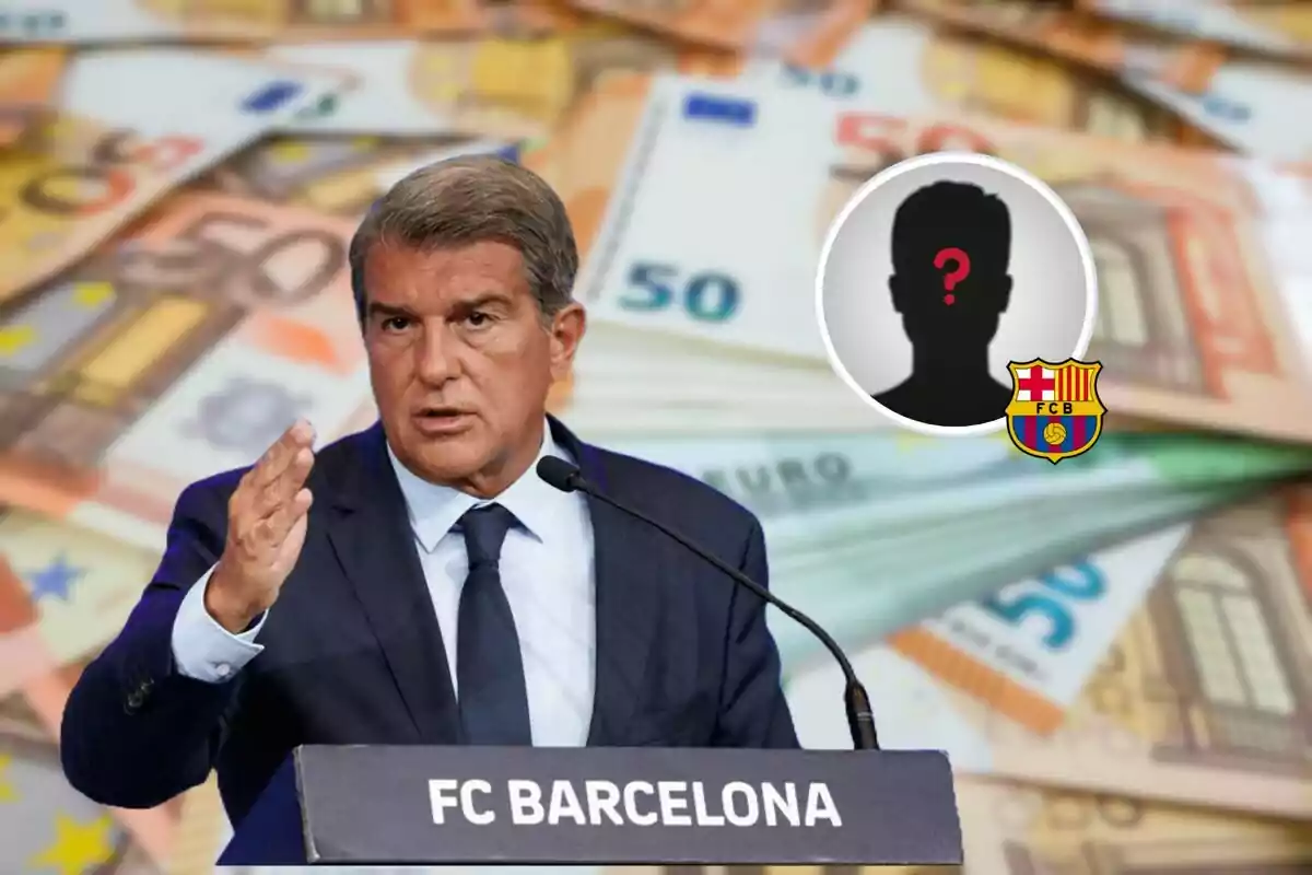 Un hombre en un podio con el logo del FC Barcelona, hablando frente a un fondo de billetes de euro, con una silueta y un signo de interrogación dentro de un círculo a su derecha.