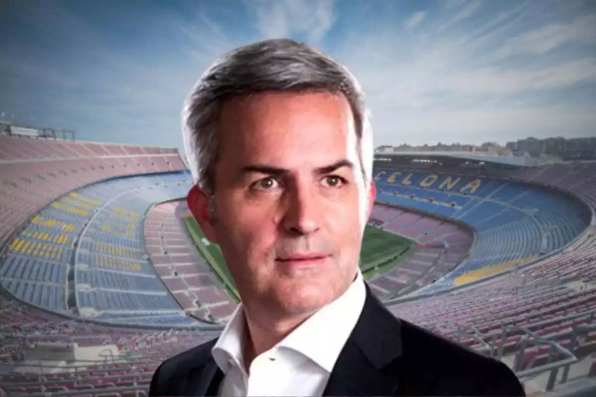 Víctor Font, excandidato a la presidencia del FC Barcelona, en una maqueta de edición con el fondo del Camp Nou, estadio del FC Barcelona, detrás.